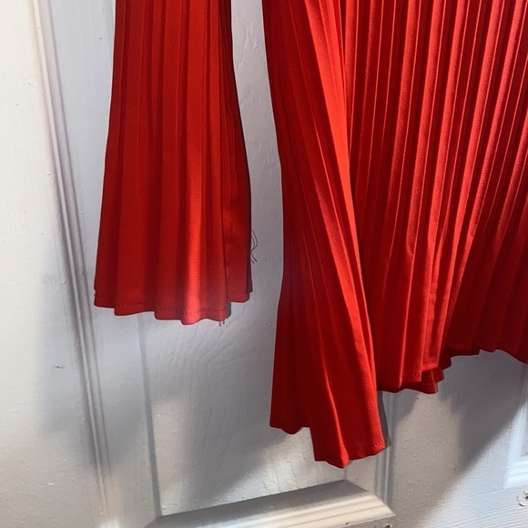 Like new Stunning Red Pleated Blouse Laura Petites - Picture 7 of 9